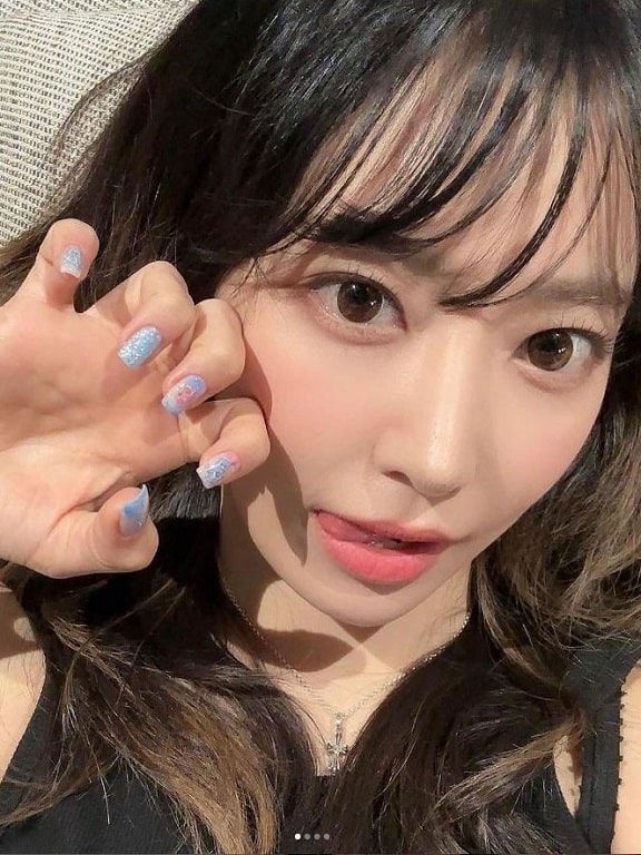 Lingua Asia LE SSERAFIM Sakura Nails 1