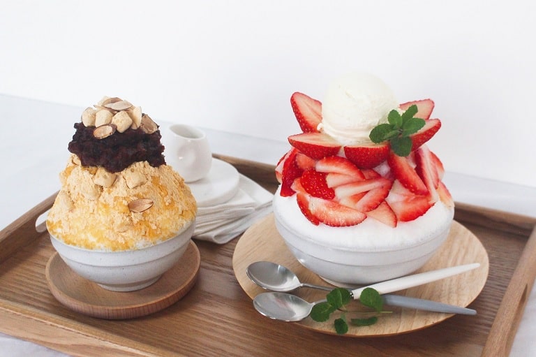 Lingua Asia LUMI Dessert Cafe Injeolmi and Strawberry Bingsoo