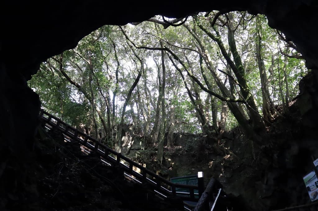 Lingua Asia Manjanggul Cave Lava Tube Entrance