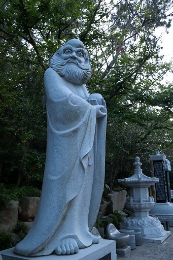 Lingua Asia_Busan_Haedong Yonggungsa_Statue_10