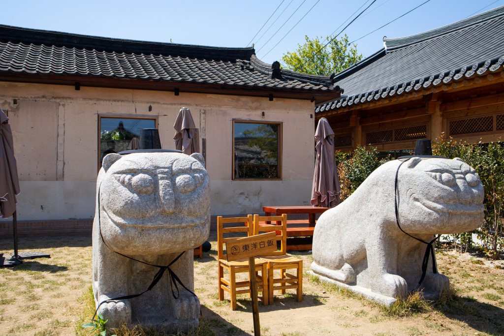 Lingua Asia_Gyeongju_Restaurant_Cute Statue_2021
