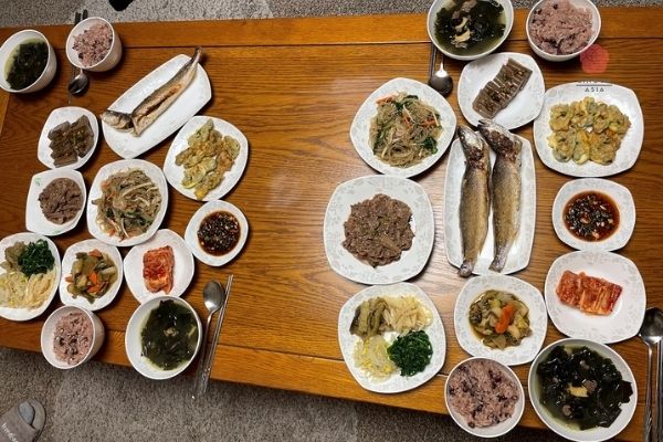 Lingua Asia_Korean Birthday Table & Birthday Soup
